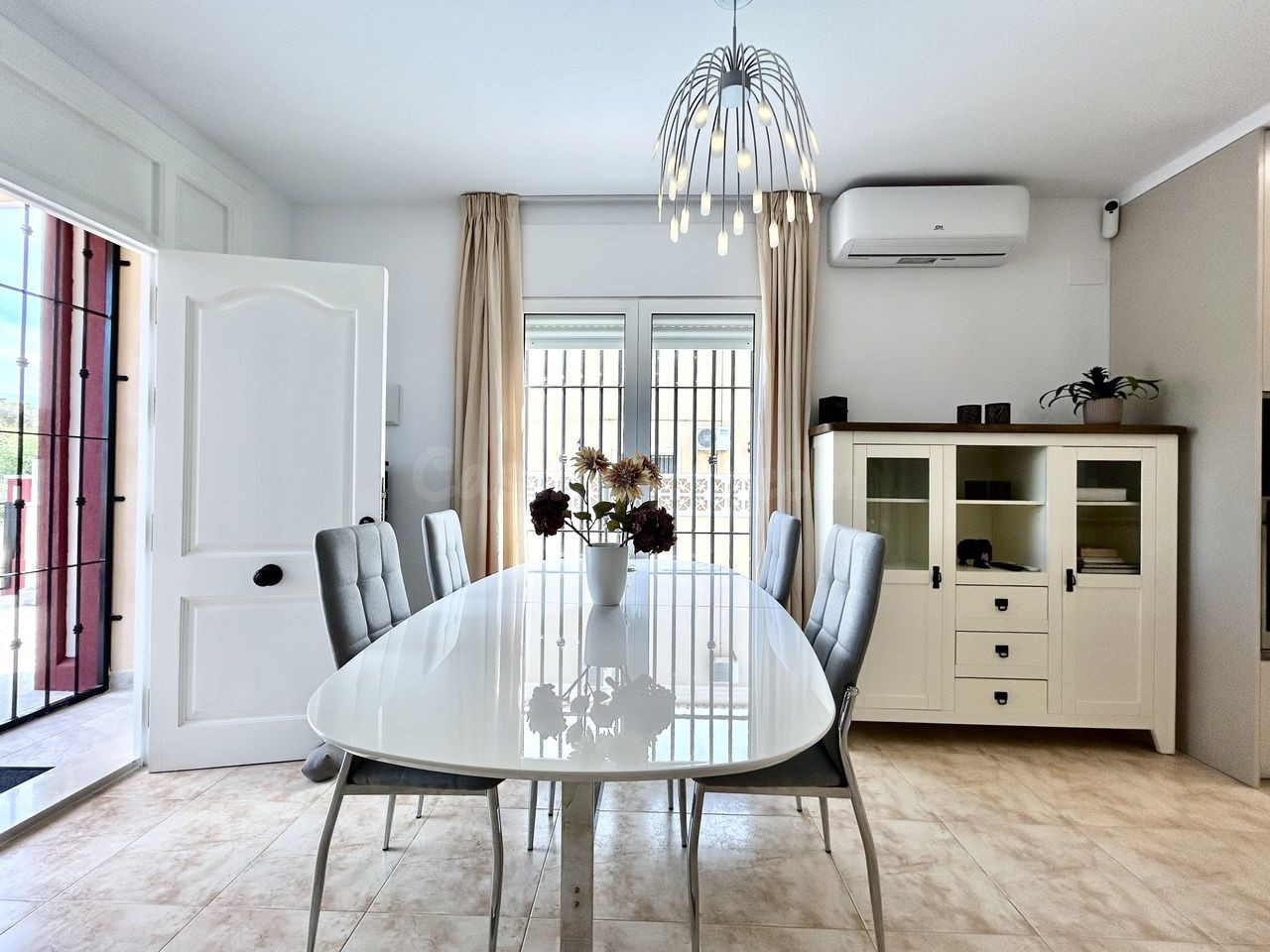 CHALET ADOSADO DE 3 DORMITORIOS Y 2 BAÑOS EN ORIHUELA COSTA (DEHESA DE CAMPOAMOR)