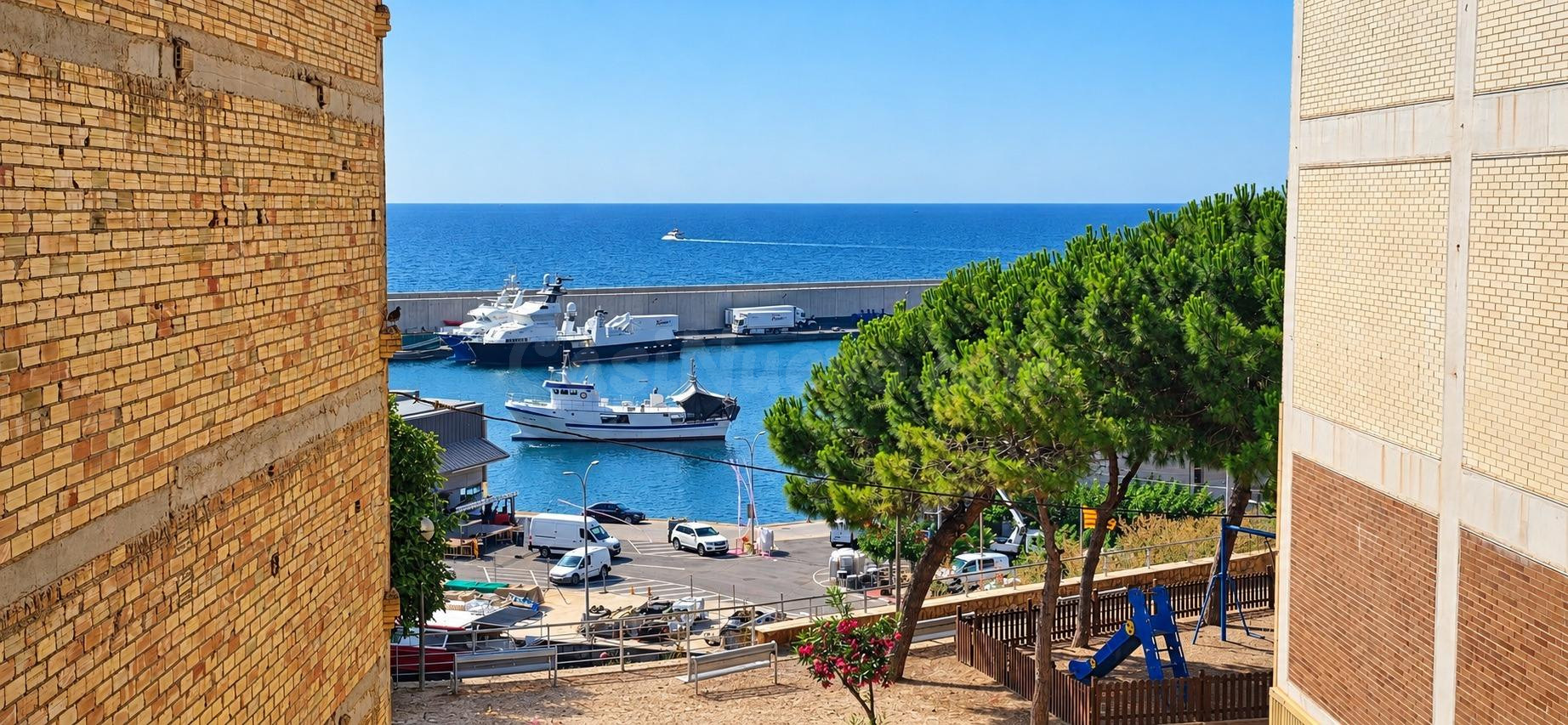 Dúplex en primera línea de mar en l’Ametlla: dos terrazas, vistas espectaculares y piscina comunitaria