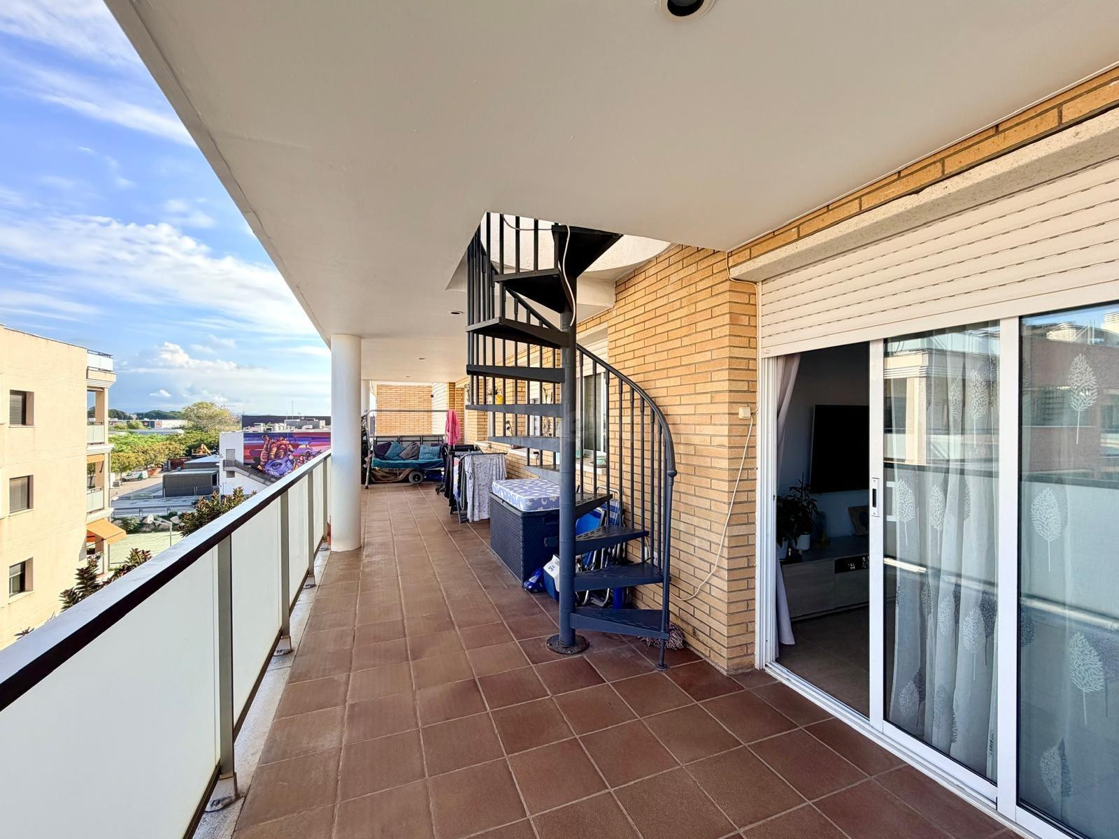 ATICO CON 4 habitaciones GRAN TERRAZA SOLARIUM PARKING PISCINA