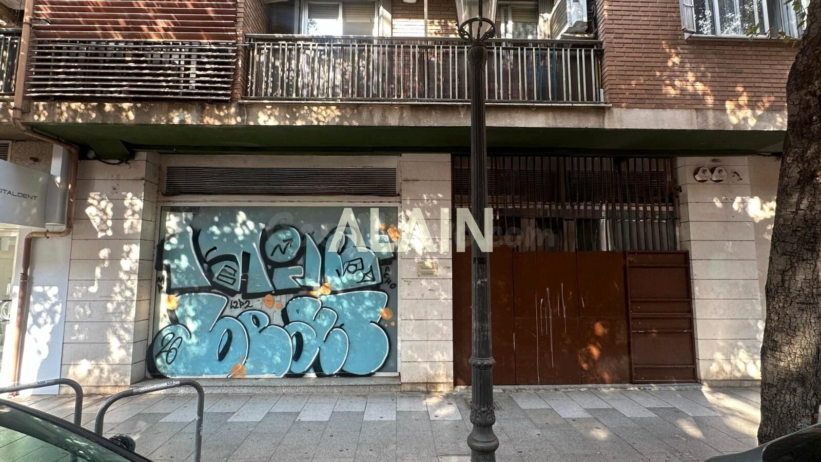 Local comercial de 300 m2 con 10 m de fachada en calle Alboraya