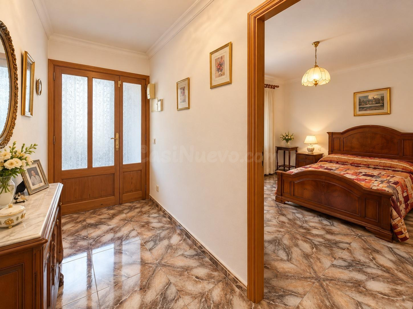 ¡LUMINOSA CASA DE DOS PLANTAS CON TERRAZAS Y EXCELENTE UBICA - foto 2
