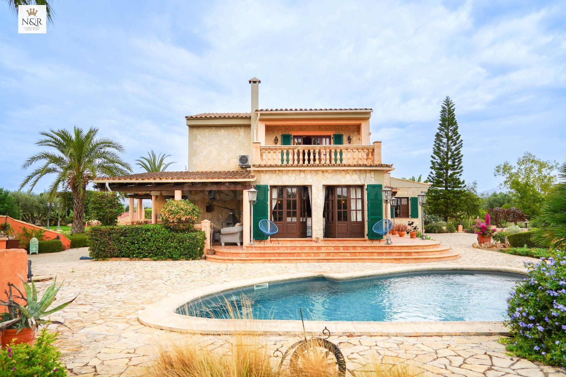 FINCA RÚSTICA CON ESPECTACULAR CASA CON PISCINA Y JARDÍN MED