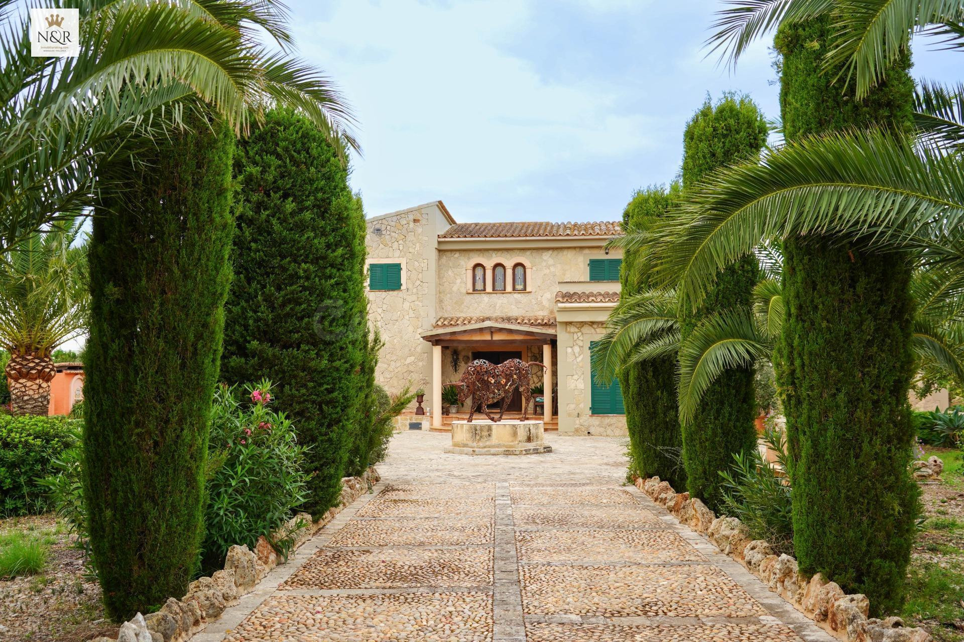 FINCA RÚSTICA CON ESPECTACULAR CASA CON PISCINA Y JARDÍN MED - foto 2