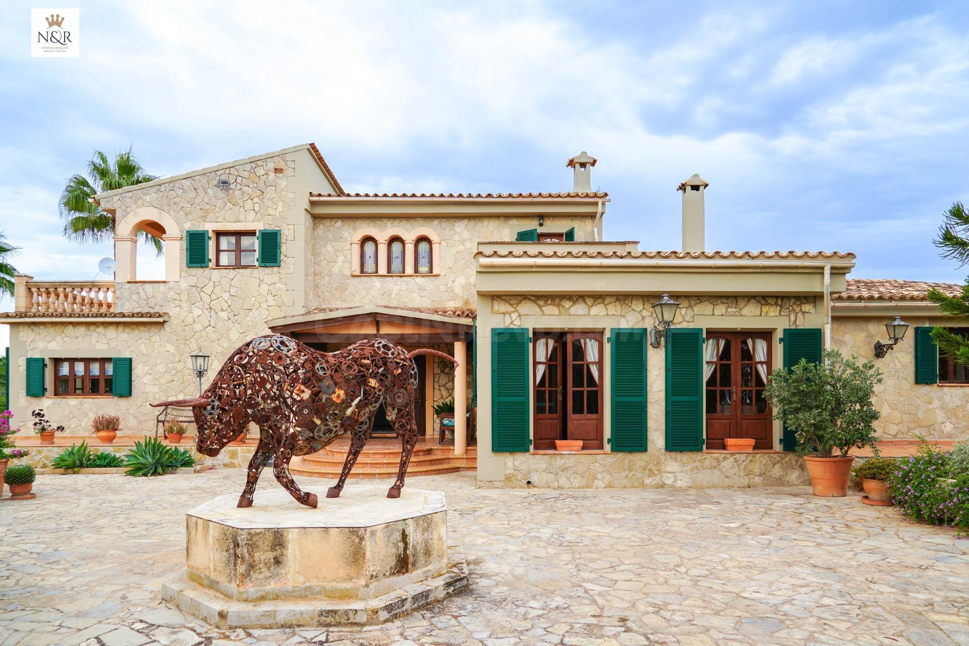 FINCA RÚSTICA CON ESPECTACULAR CASA CON PISCINA Y JARDÍN MED - foto 3