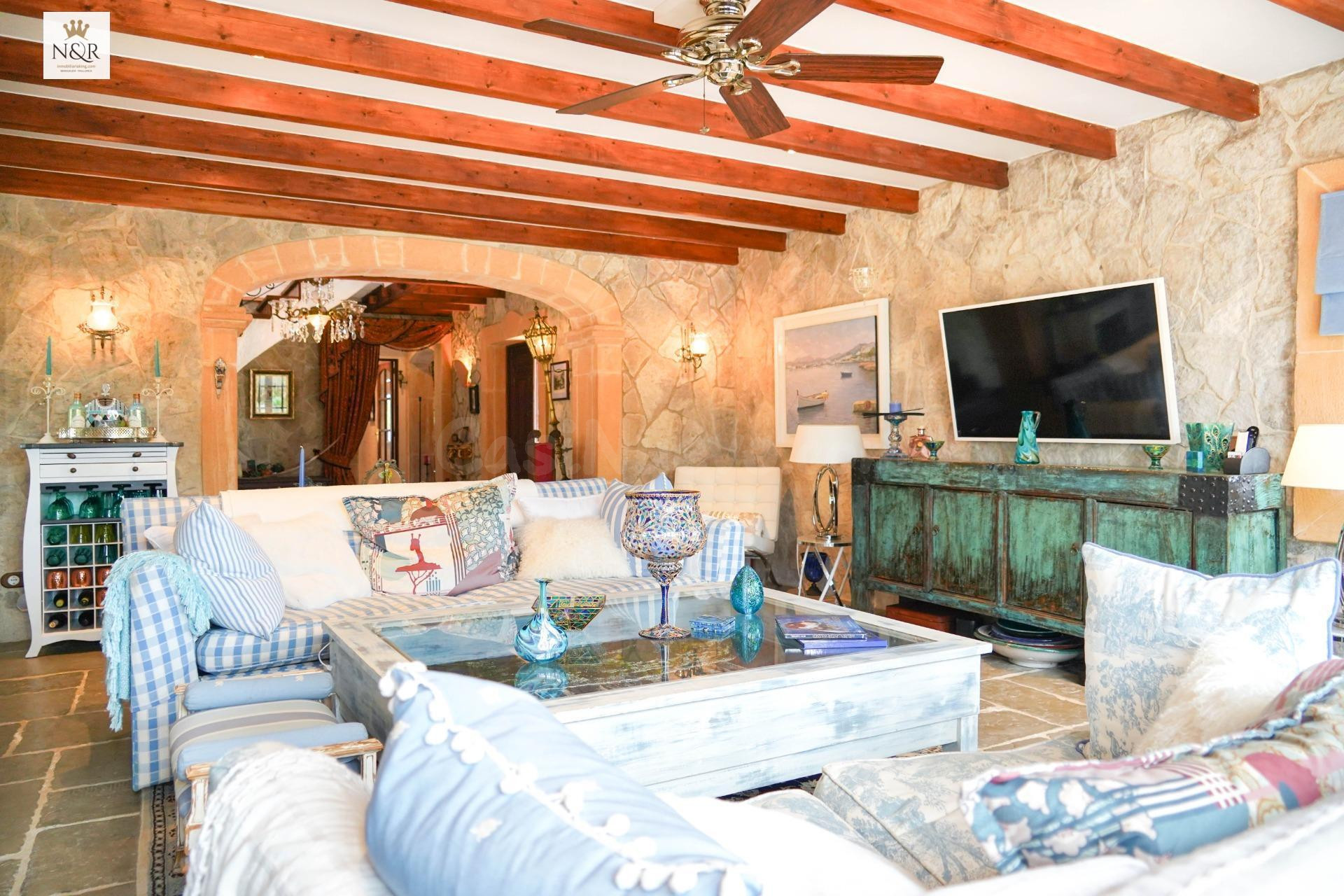 FINCA RÚSTICA CON ESPECTACULAR CASA CON PISCINA Y JARDÍN MED - foto 4