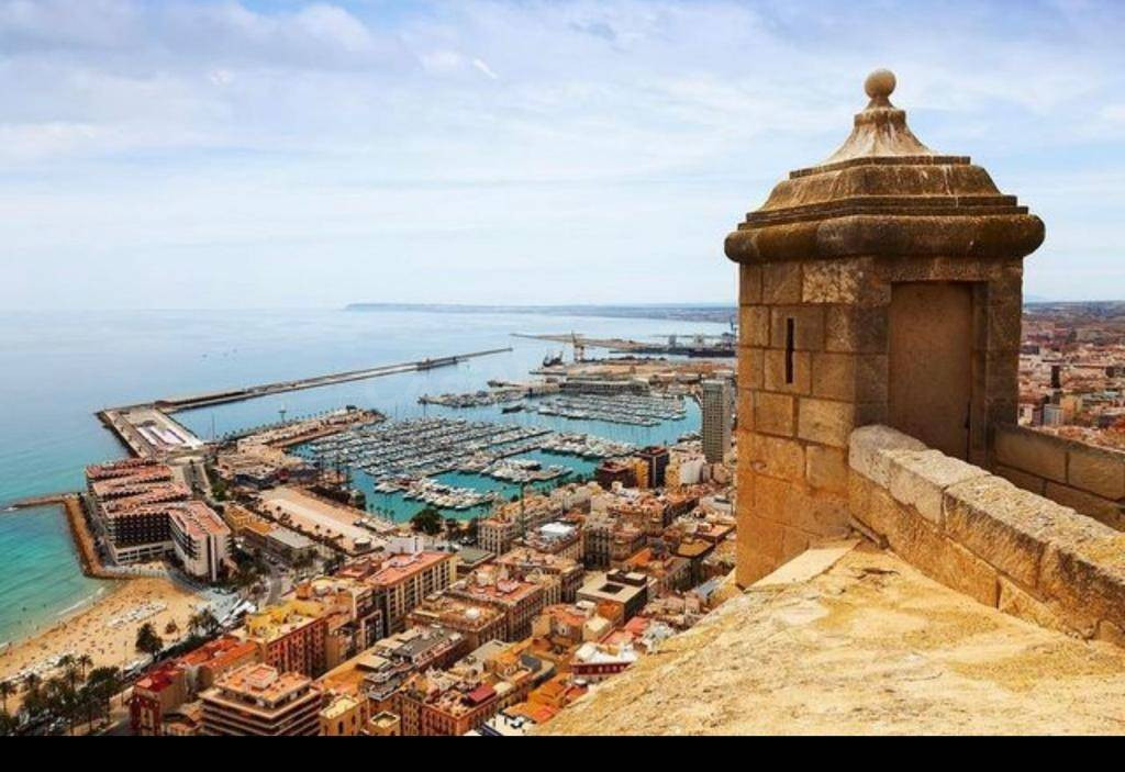 Amplio y acogedor piso en Los Ángeles, Alicante por solo €185,000
