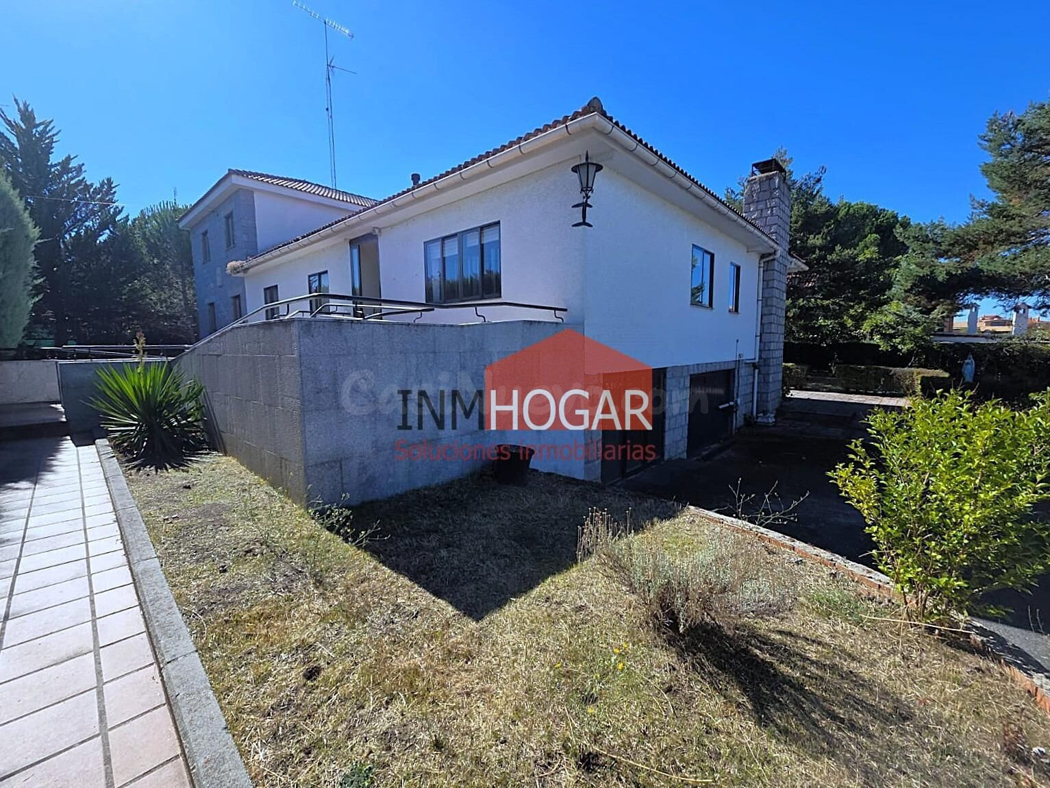 Exclusivo Chalet en Hervencias, Ávila - Un Oasis de Espacio  - foto 3