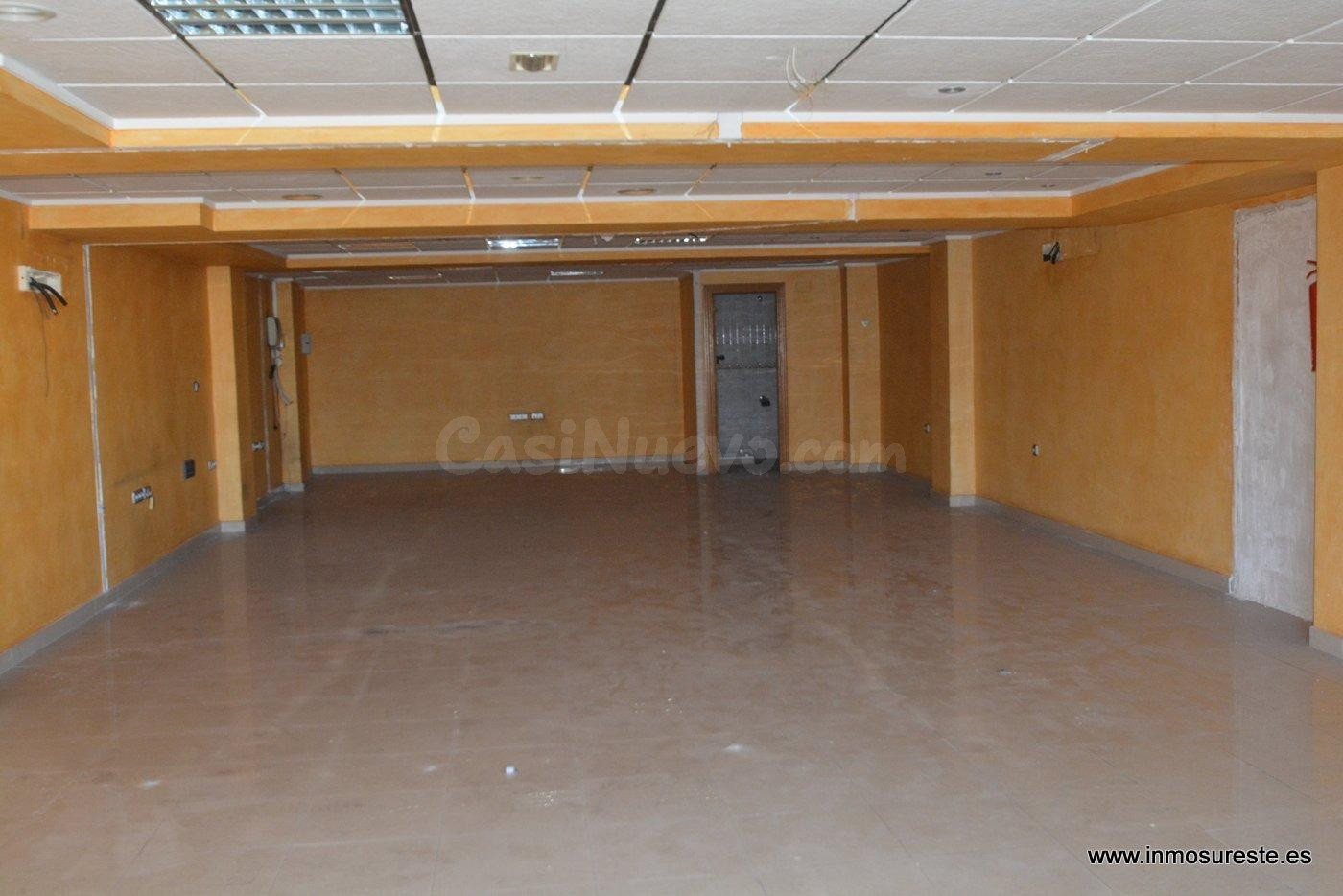 Venta de entresuelo en el centro de Orihuela, zona de Temístocles Almagro, 135 m2. de supèrficie.