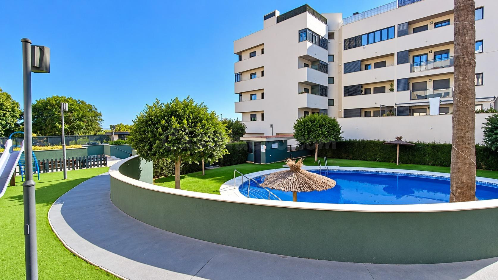 ¡ESPECTACULAR ÁTICO DÚPLEX CON TERRAZA DE 80 M2, PISCINA Y PARKING EN EL CENTRO DE EL PUERTO DE SANTA MARÍA!