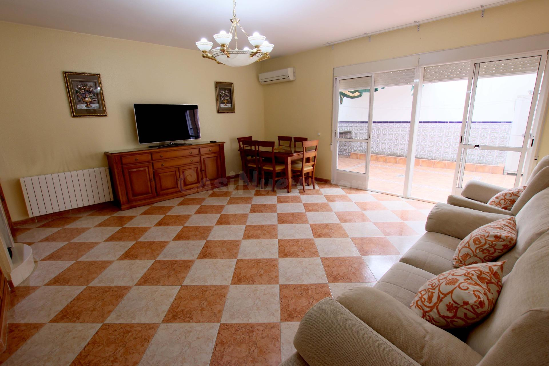Fantástica casa en Montijo, con amplias estancias, totalment - foto 2