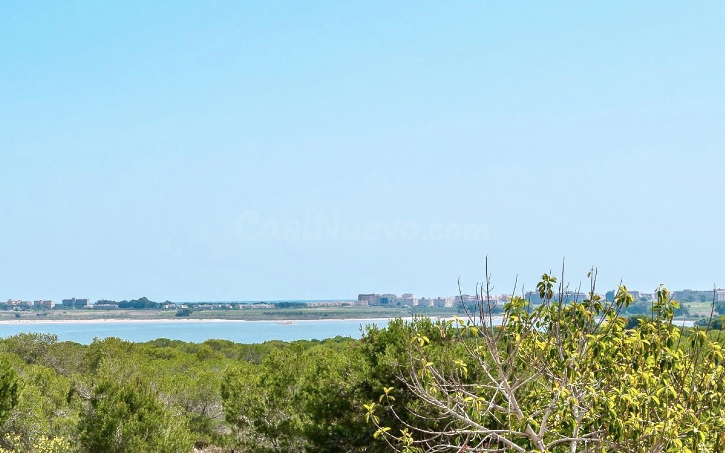 ¡Tu hogar con vistas en Torrevieja por solo €199,000!
