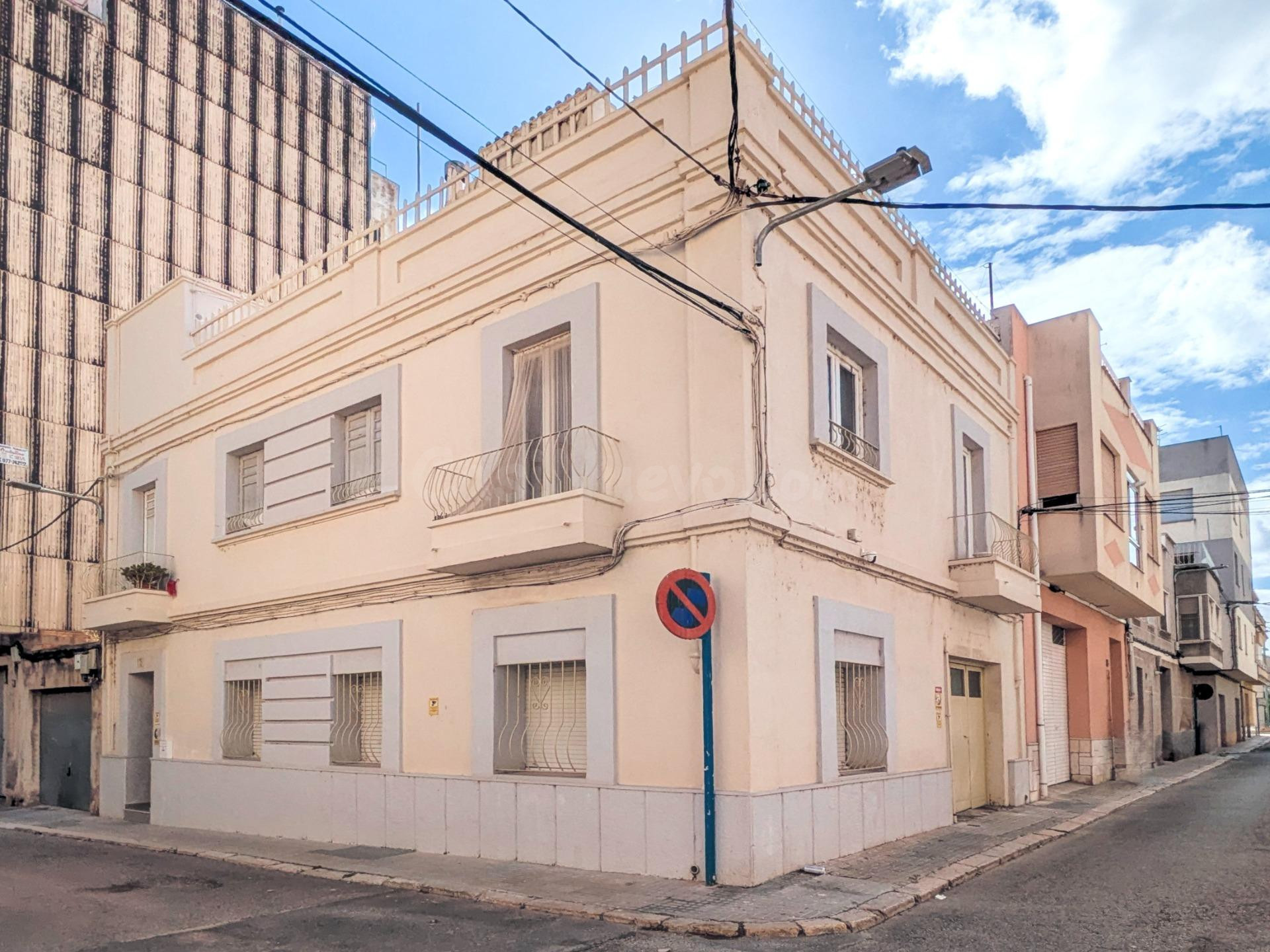 CASA EN VENTA AL CENTRE