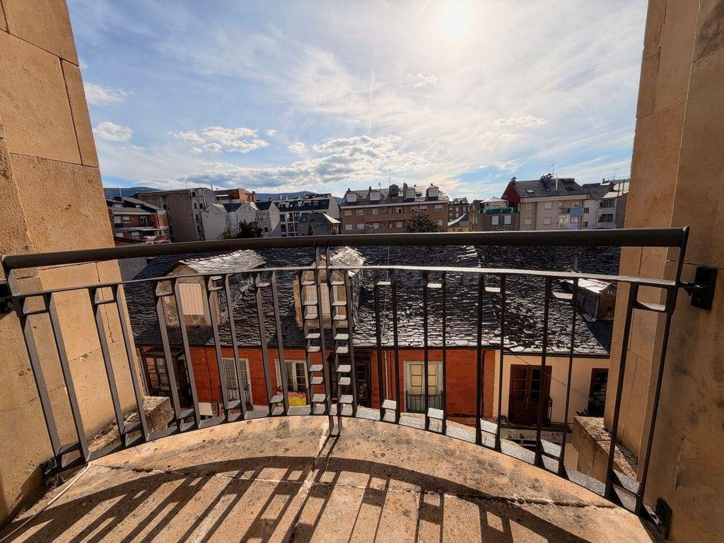 VENTA: Amplio Piso Bembibre Centro