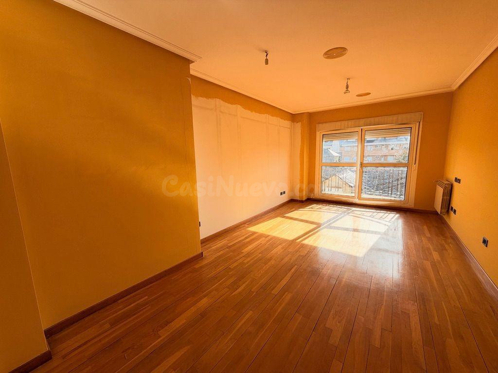 VENTA: Amplio Piso Bembibre Centro - foto 3