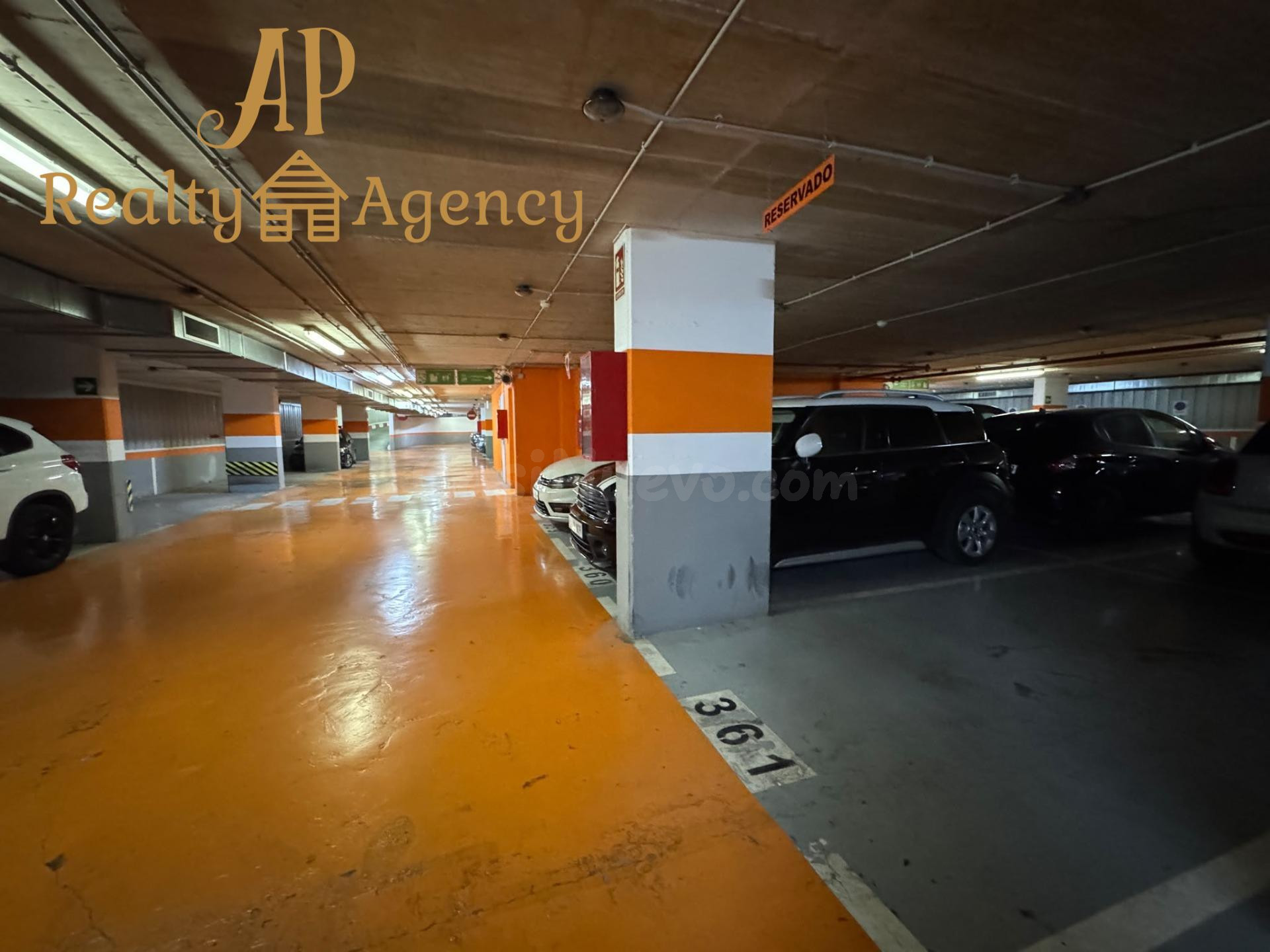 ¡OPORTUNIDAD! Se vende PLAZA DE GARAJE ubicada bajo el Mercado de Abastos.