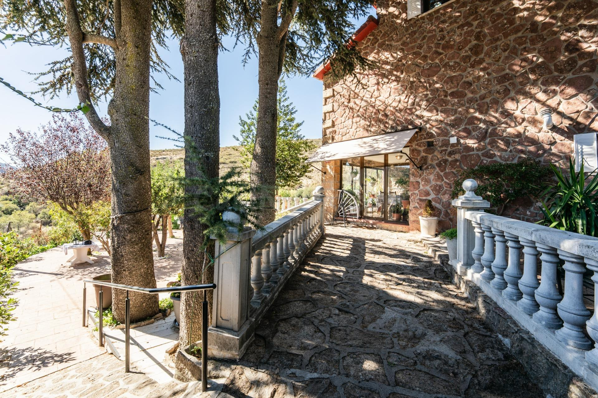 Espectacular chalet independiente con piscina privada en Las Herreras - foto 2