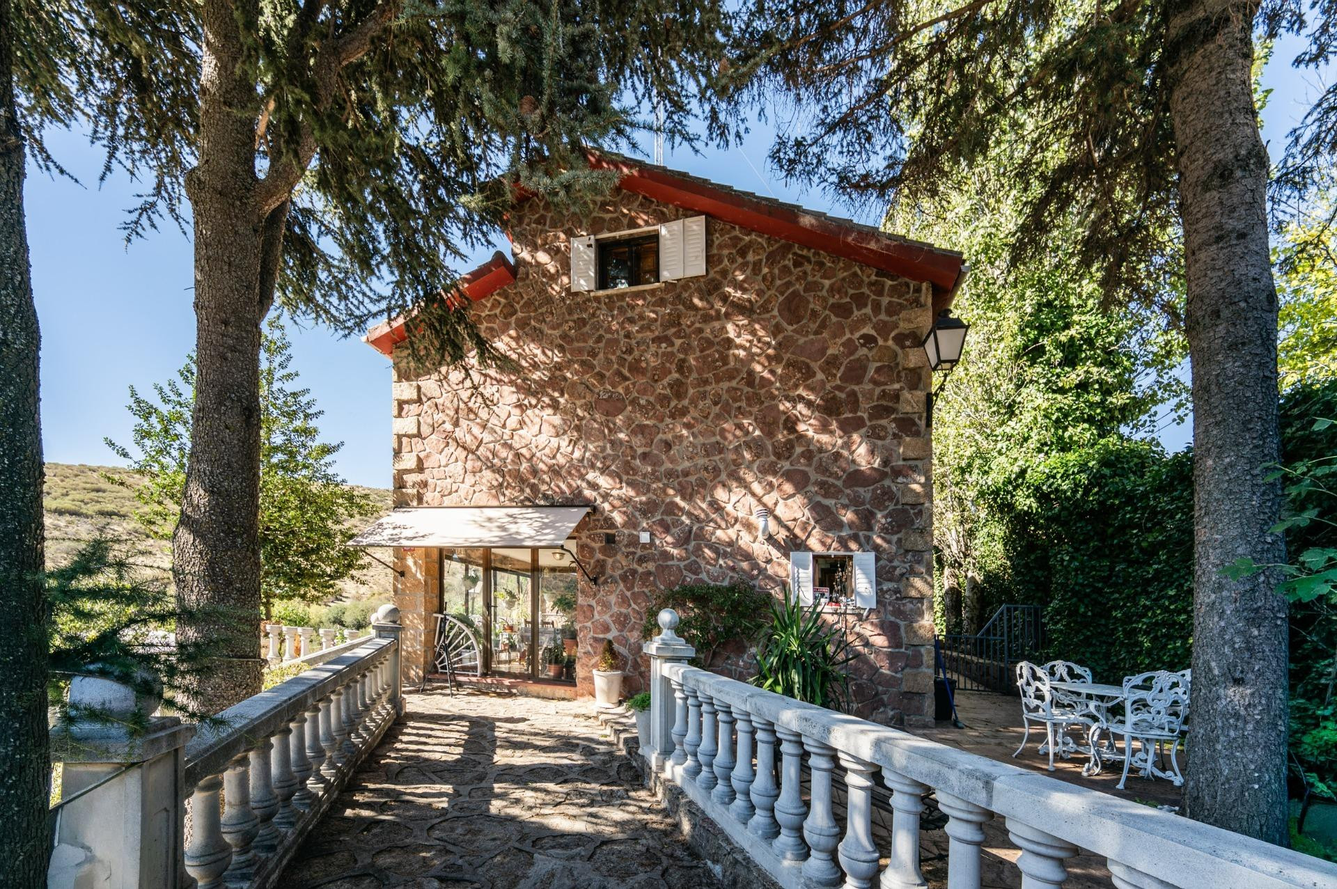 Espectacular chalet independiente con piscina privada en Las Herreras - foto 3