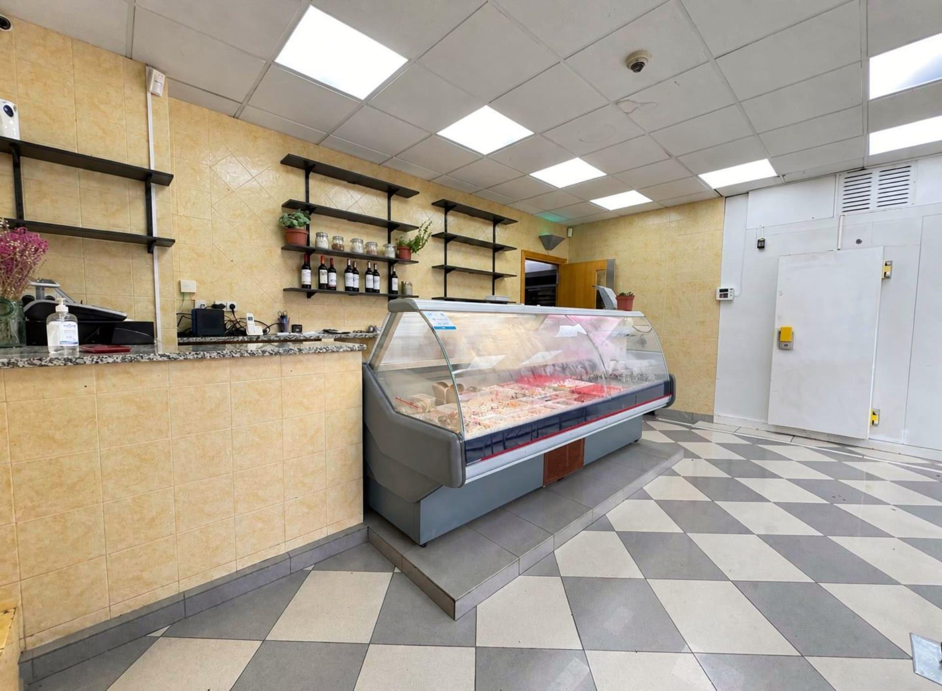 Oportunidad Única: Local comercial. Rostisseria equipada en Venta en Flaçà, Girona. A un paso de la Estación de Tren. - foto 3