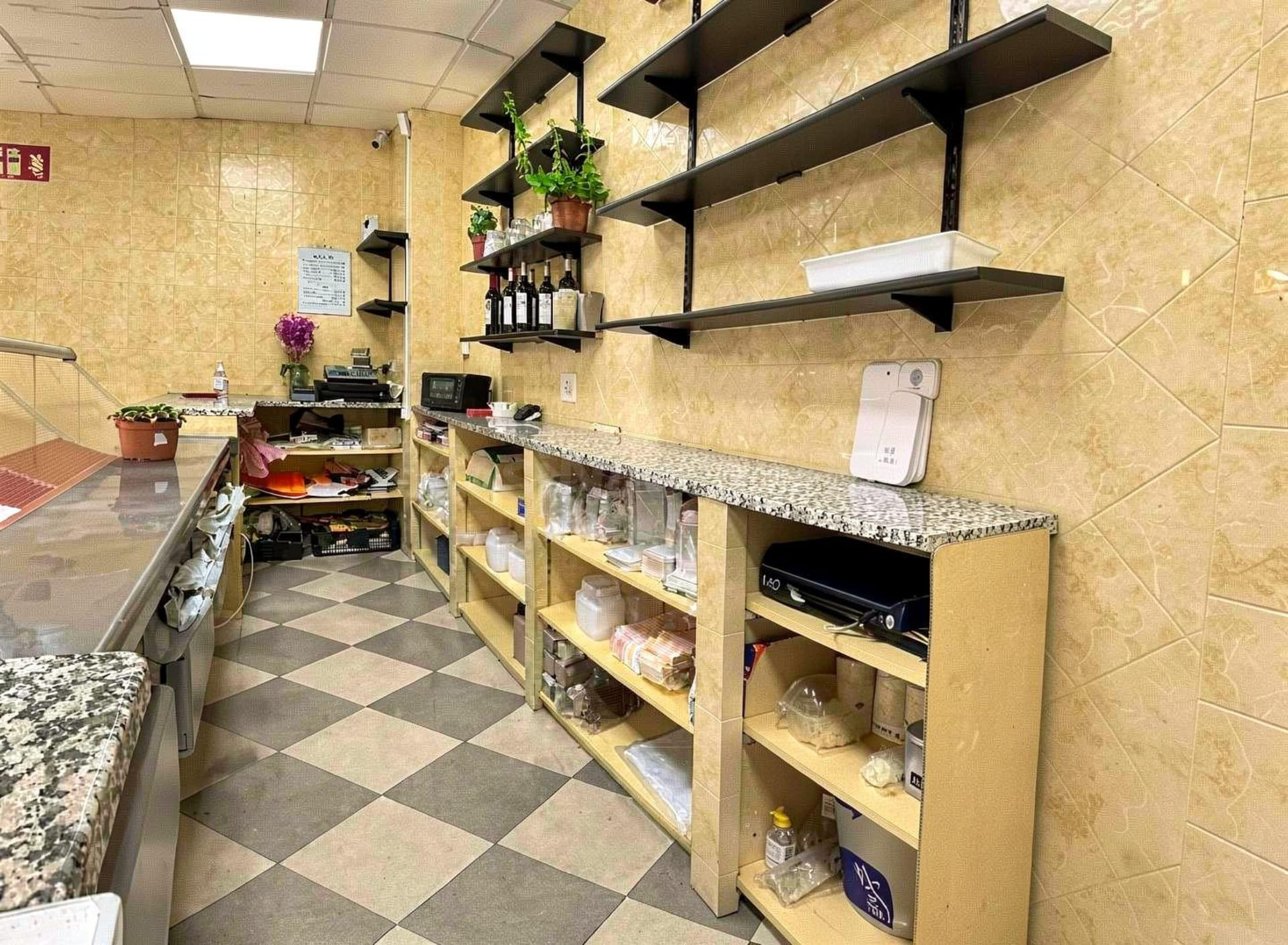 Oportunidad Única: Local comercial. Rostisseria equipada en Venta en Flaçà, Girona. A un paso de la Estación de Tren. - foto 5