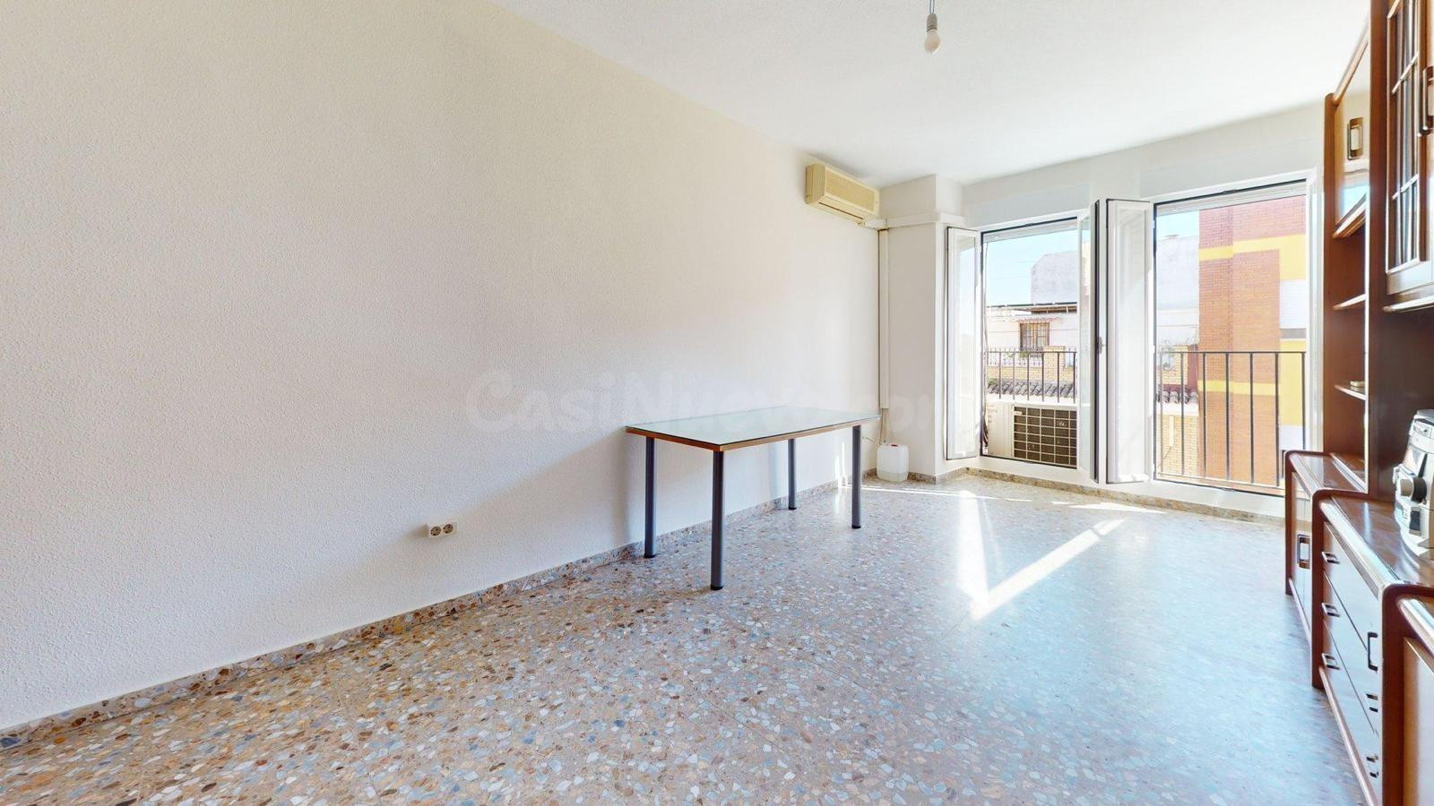 D. Amplio piso en Córdoba, zona Levante - Ideal para primera  vivienda o inversión!!!!!!! - foto 2