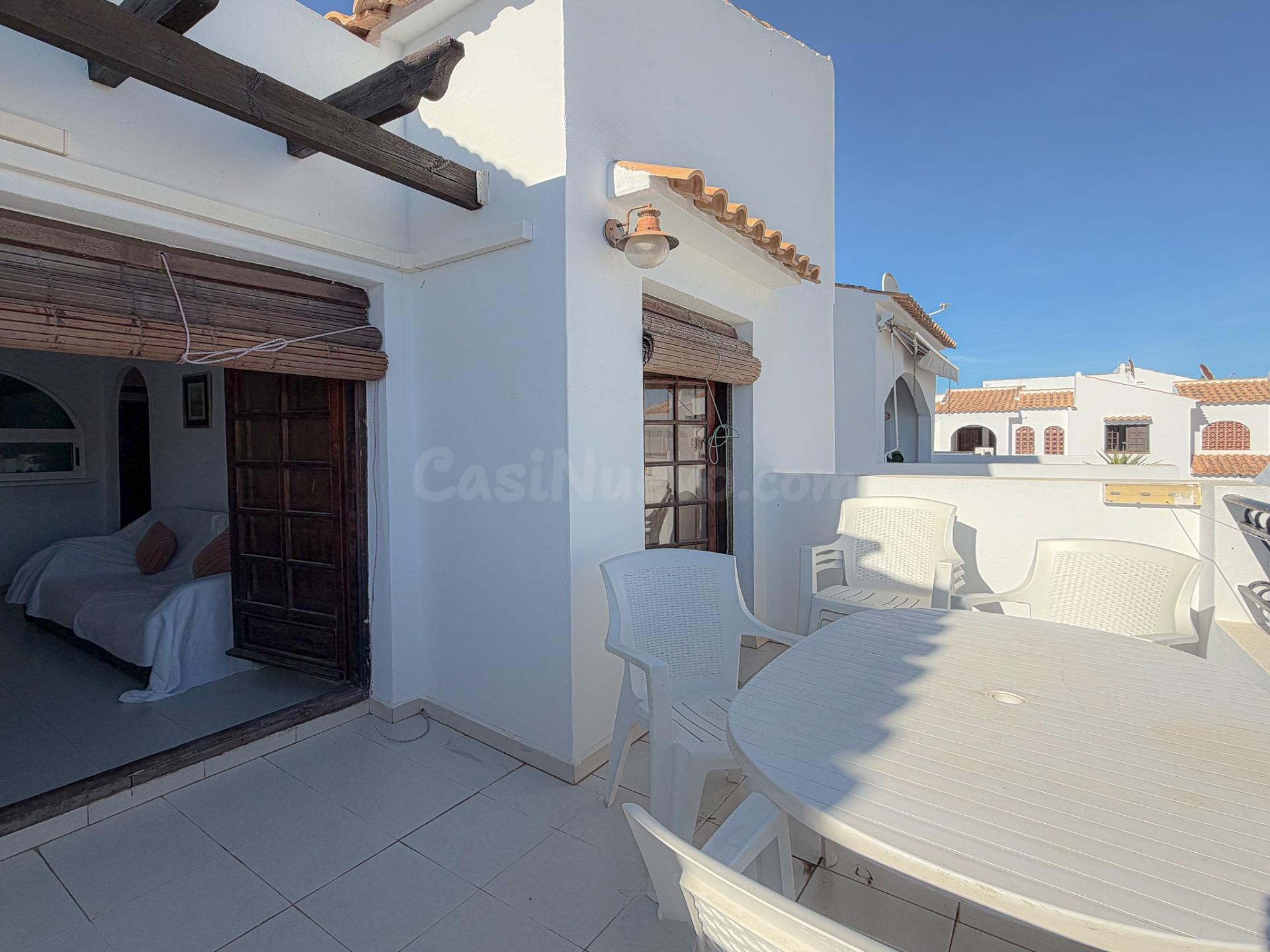 Espectacular ático con amplia terraza y excelentes vistas panorámicas y a la piscina comunitaria (350 metros playa)