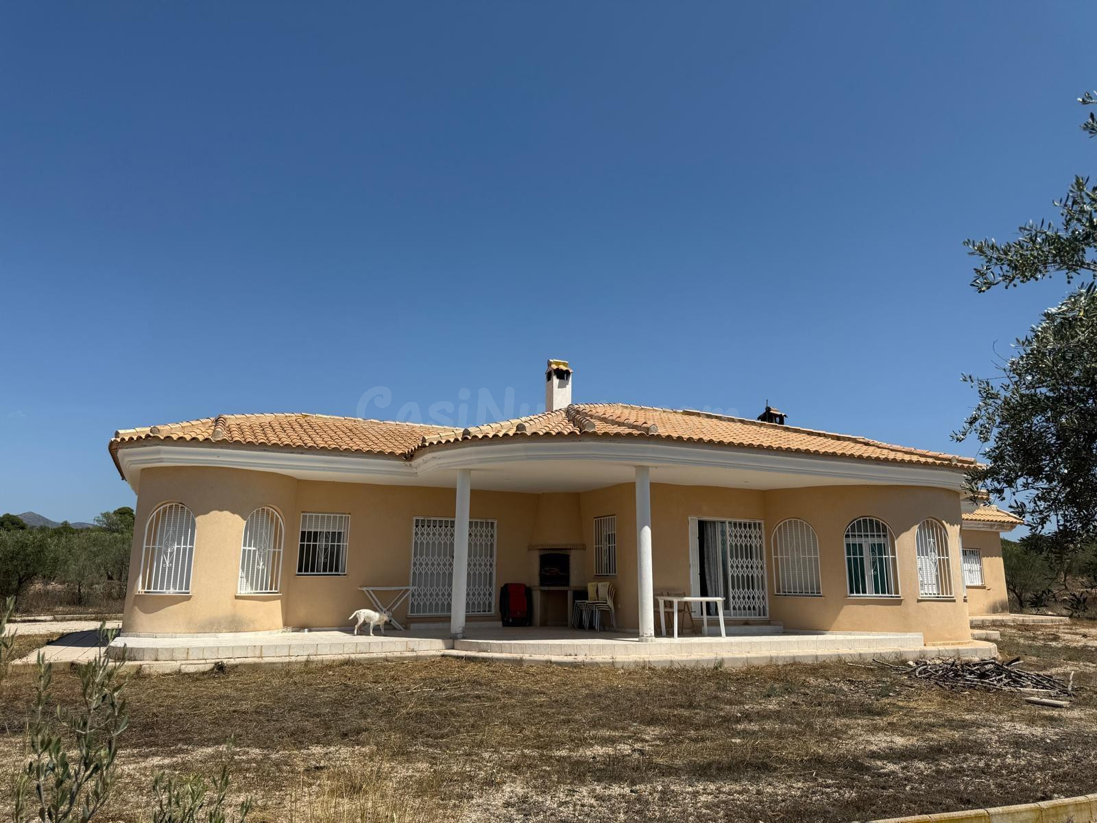 Villa independiente con finca de 19.000 m2 en Castalla