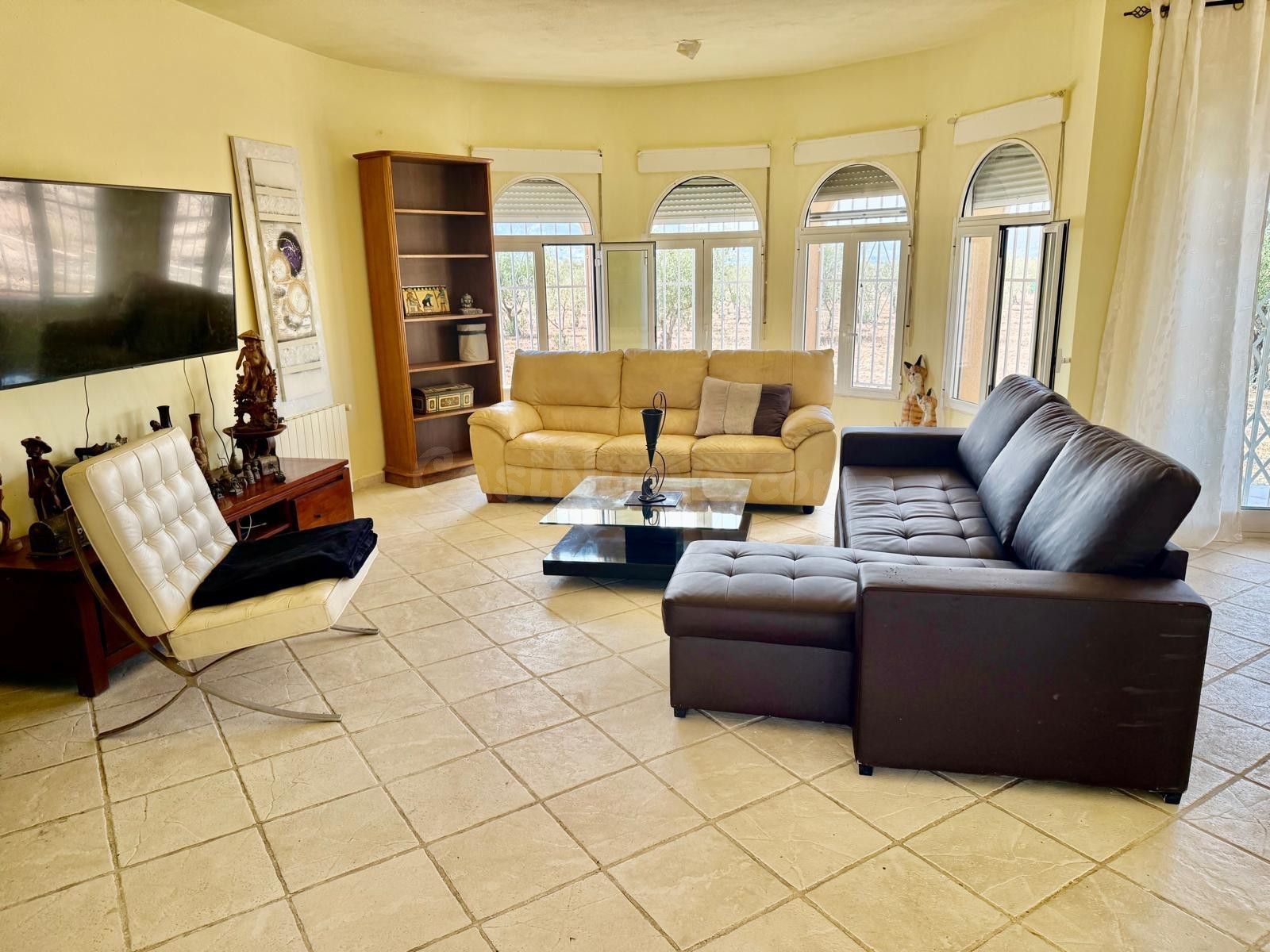 Villa independiente con finca de 19.000 m2 en Castalla - foto 4