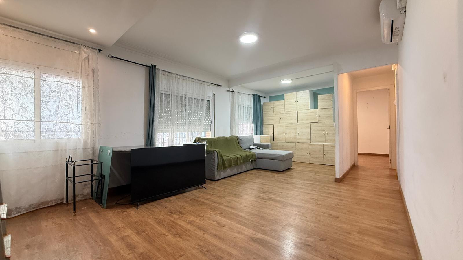 Amplio y Luminoso Piso en Santa Coloma de Gramenet por €165,000
