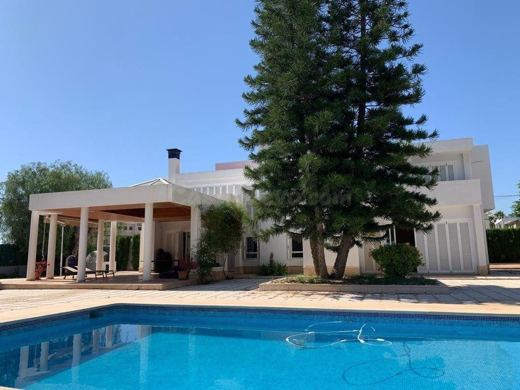 Chalet en Alquiler en Elche, zona Alzabares.