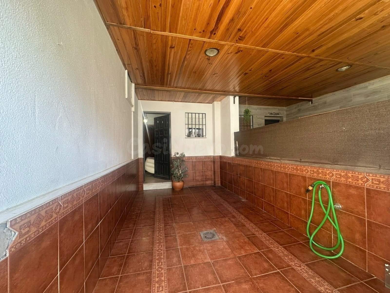 CASA ADOSADA DE 2 PLANTAS + ÁTICO DEL 2001 - foto 2