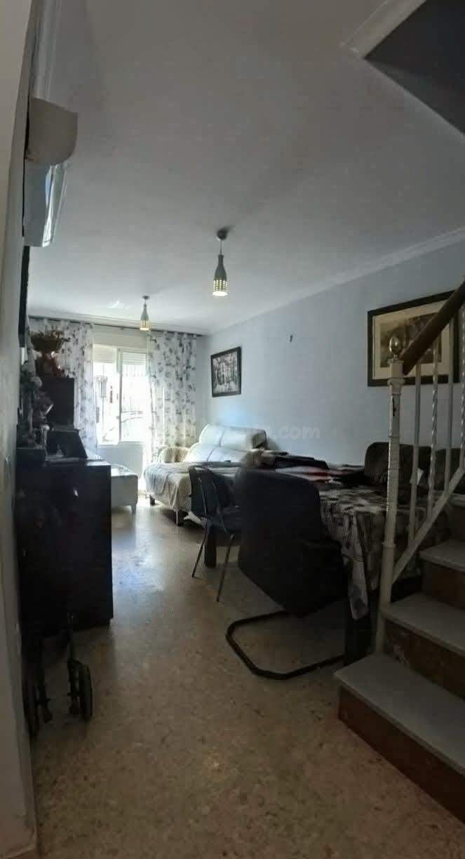 CASA ADOSADA DE 2 PLANTAS + ÁTICO DEL 2001 - foto 3