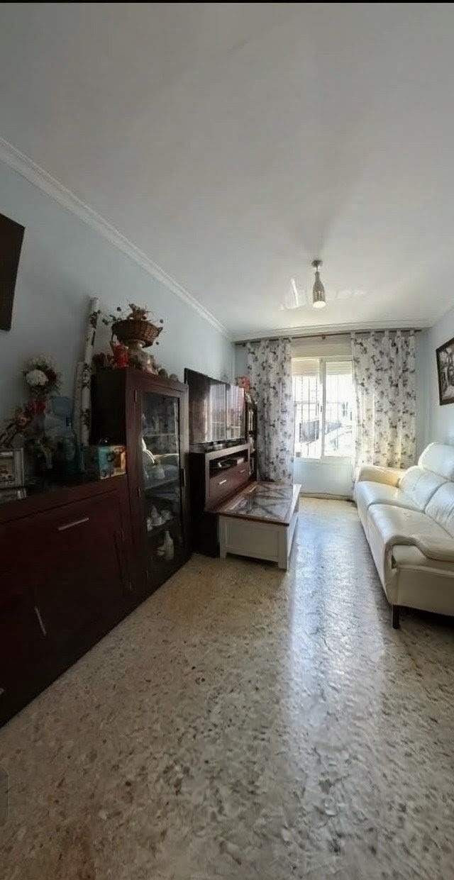 CASA ADOSADA DE 2 PLANTAS + ÁTICO DEL 2001 - foto 4