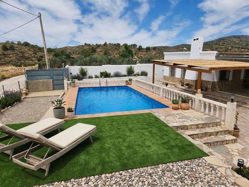 Chalet o casa de campo con piscina · 4.000 m2  · 4 dormitorios · 90 m2 para otra vivienda - foto 2