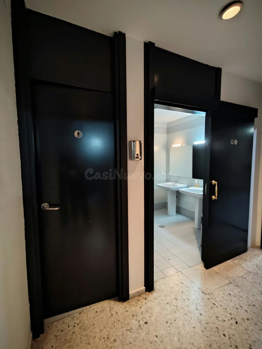 Local para oficinas, gimnasio o clínica en venta en el Centro de Badajoz - foto 5