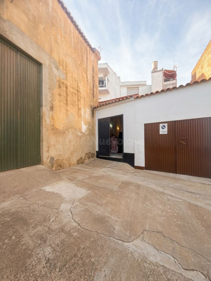 Local comercial con sótano, patio y nave con pozo de agua - foto 3