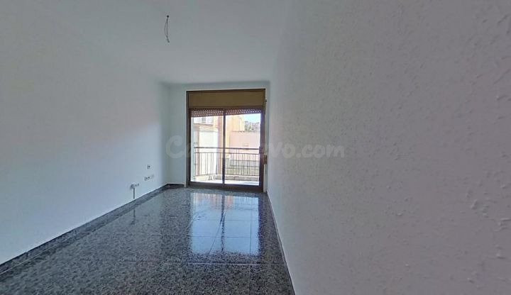 ¡¡SOLO INVERSORES!!! PISO CON BALCÓN JUNTO BIBLIOTECA CENTRA - foto 2