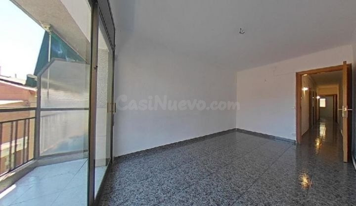 ¡¡SOLO INVERSORES!!! PISO CON BALCÓN JUNTO BIBLIOTECA CENTRA - foto 3