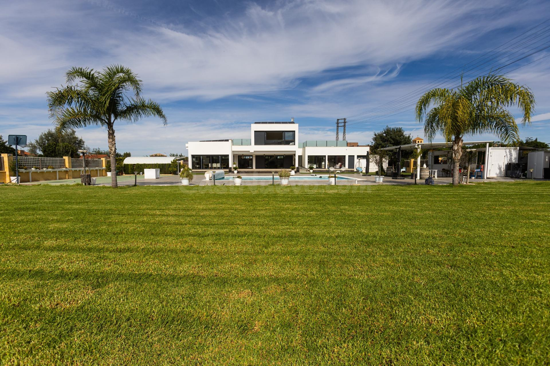 Exclusiva Villa de Lujo en  carretera santa catalina con est