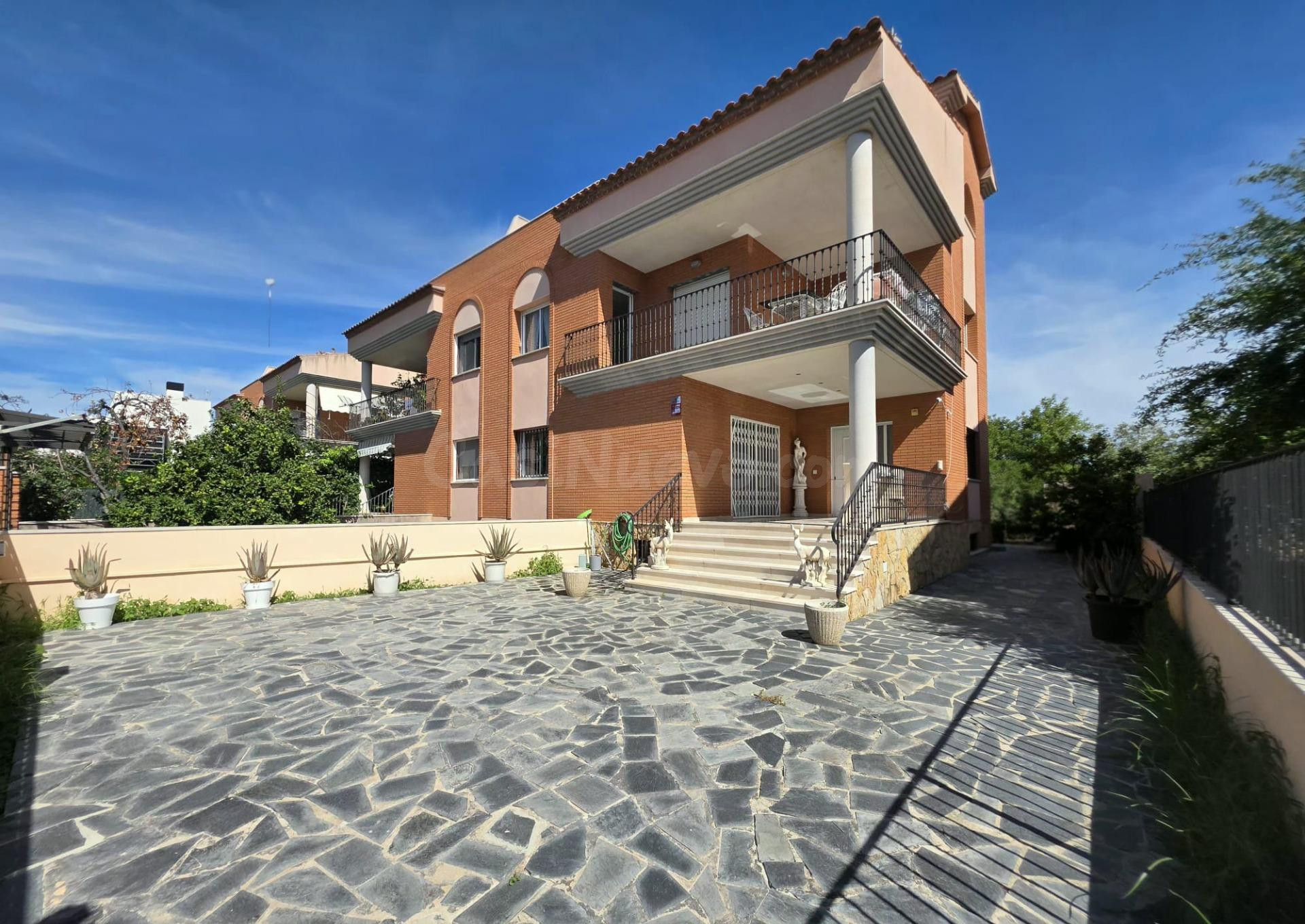 CASA ADOSADA DE 6 habitaciones EN VILAFORTUNY