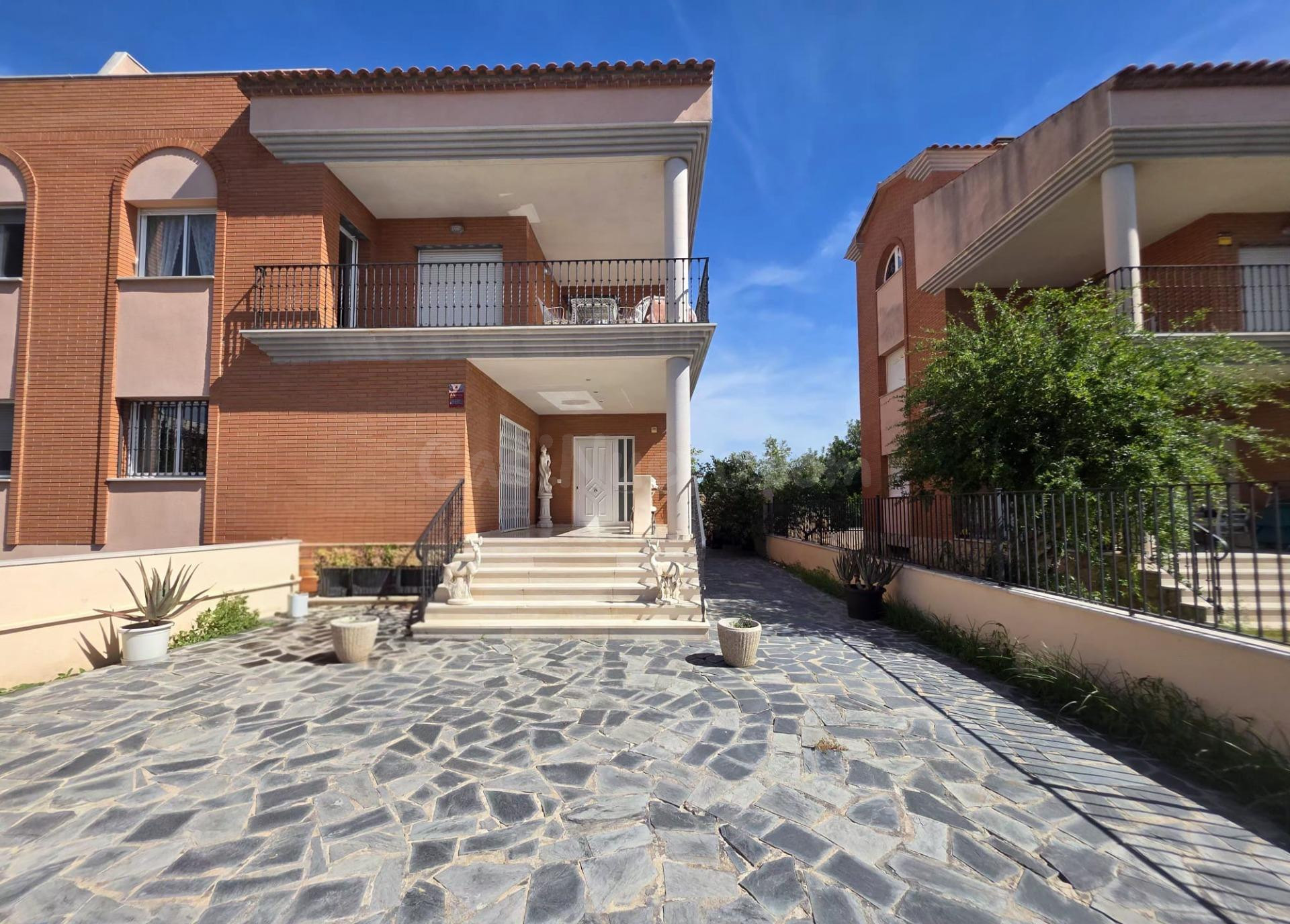 CASA ADOSADA DE 6 habitaciones EN VILAFORTUNY - foto 2