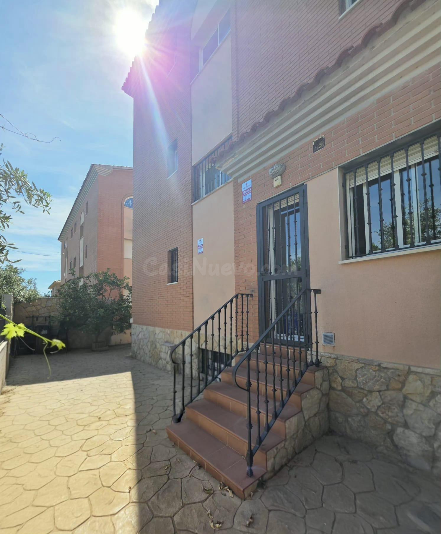 CASA ADOSADA DE 6 habitaciones EN VILAFORTUNY - foto 4