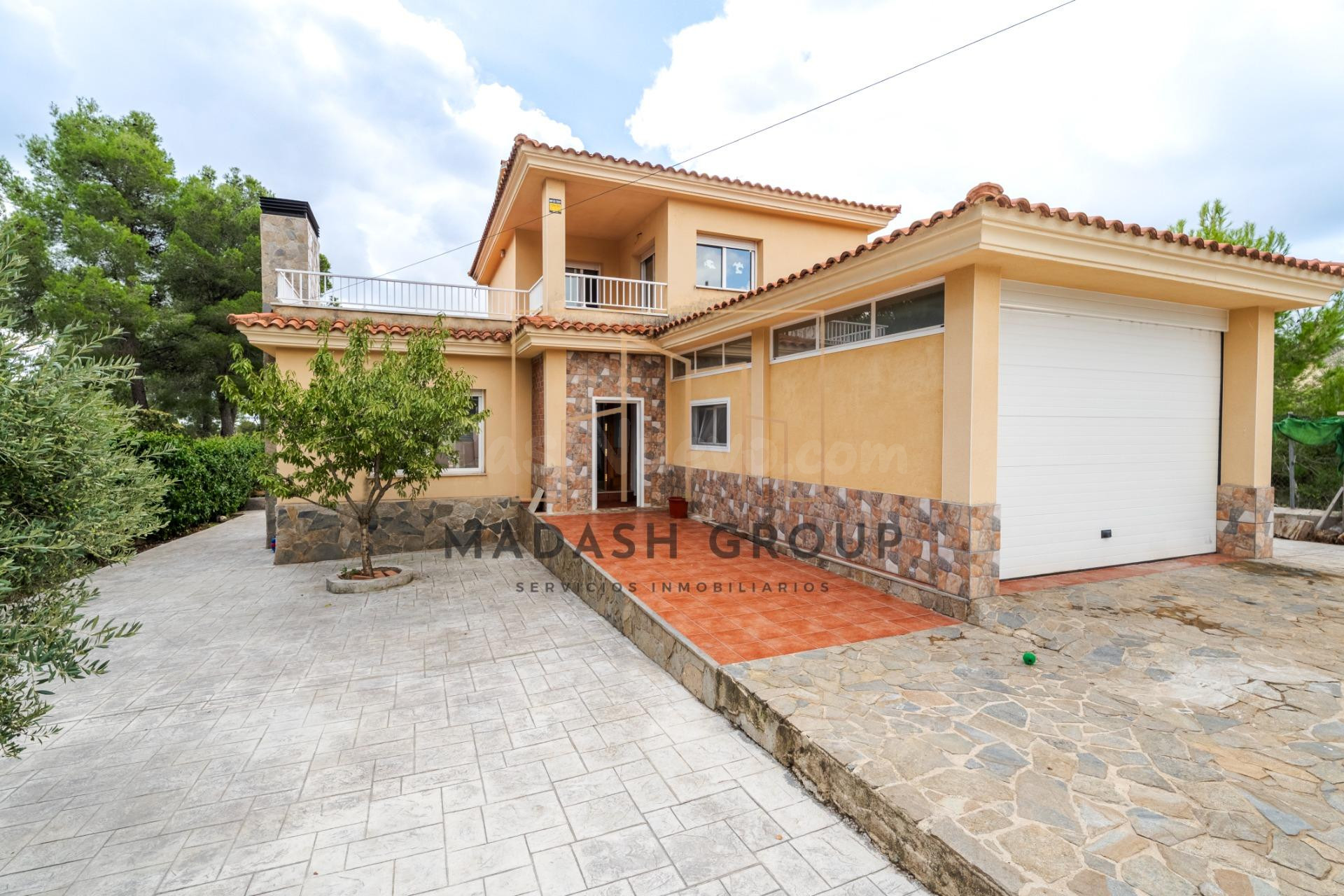 Casa con jardín, porche y terrazas solárium en Mas del Plata