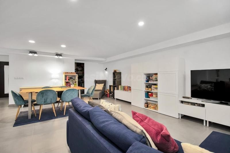 ESPECTACULAR VIVIENDA CON JARDÍN Y PISCINA PRIVADA EN CASARES COSTA