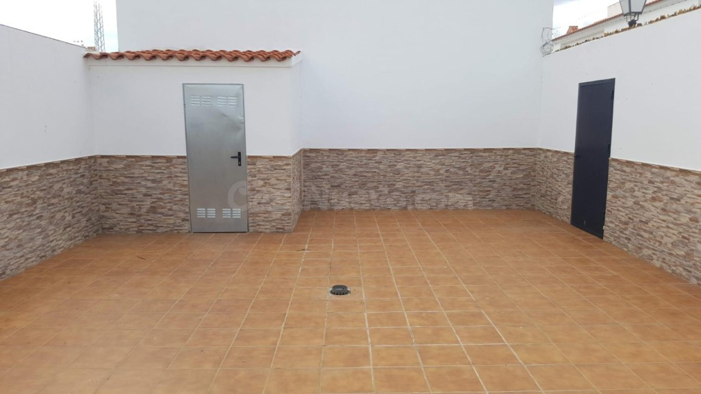 Bonita casa en Alanis con patio de 60m2!!!