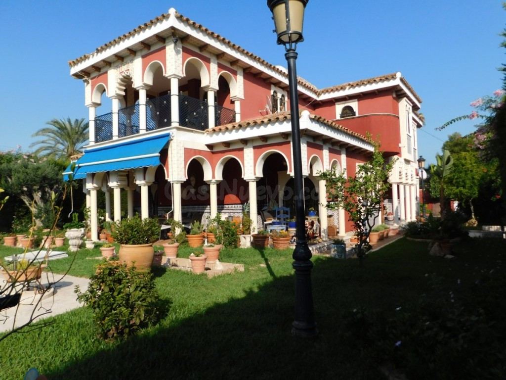 VENTA - VILLA DE LUJO - TORREVIEJA - 6 DORMITORIOS - 5 BAÑOS - 328 M2 - PARCELA 1066 M2 - PISCINA - GARAJE - foto 2