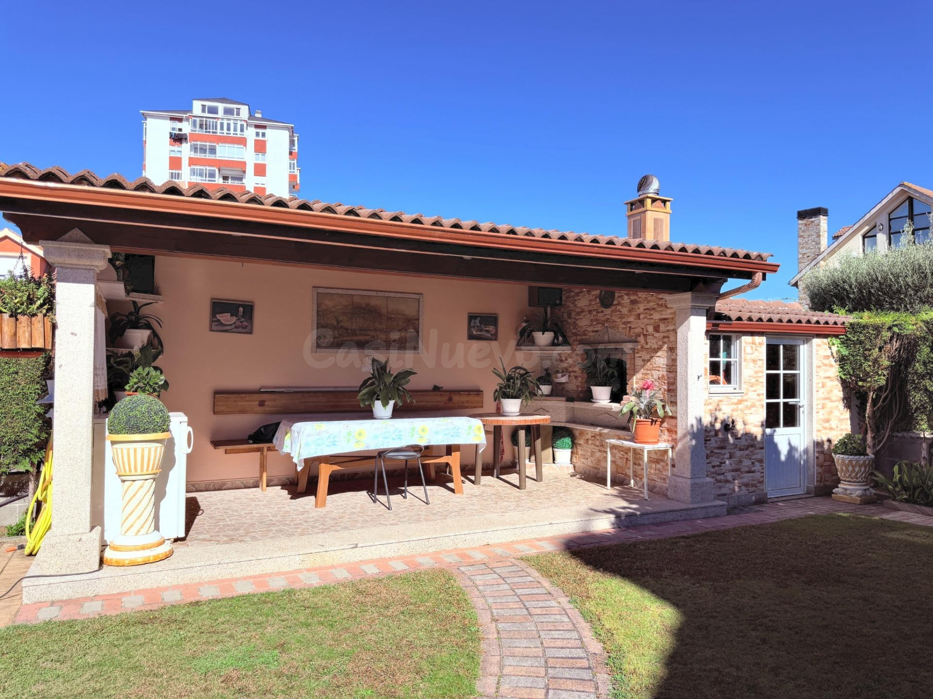 CASA CON CUATRO DORMITORIOS, TERRAZAS Y AMPLIO GARAJE EN OLE - foto 3