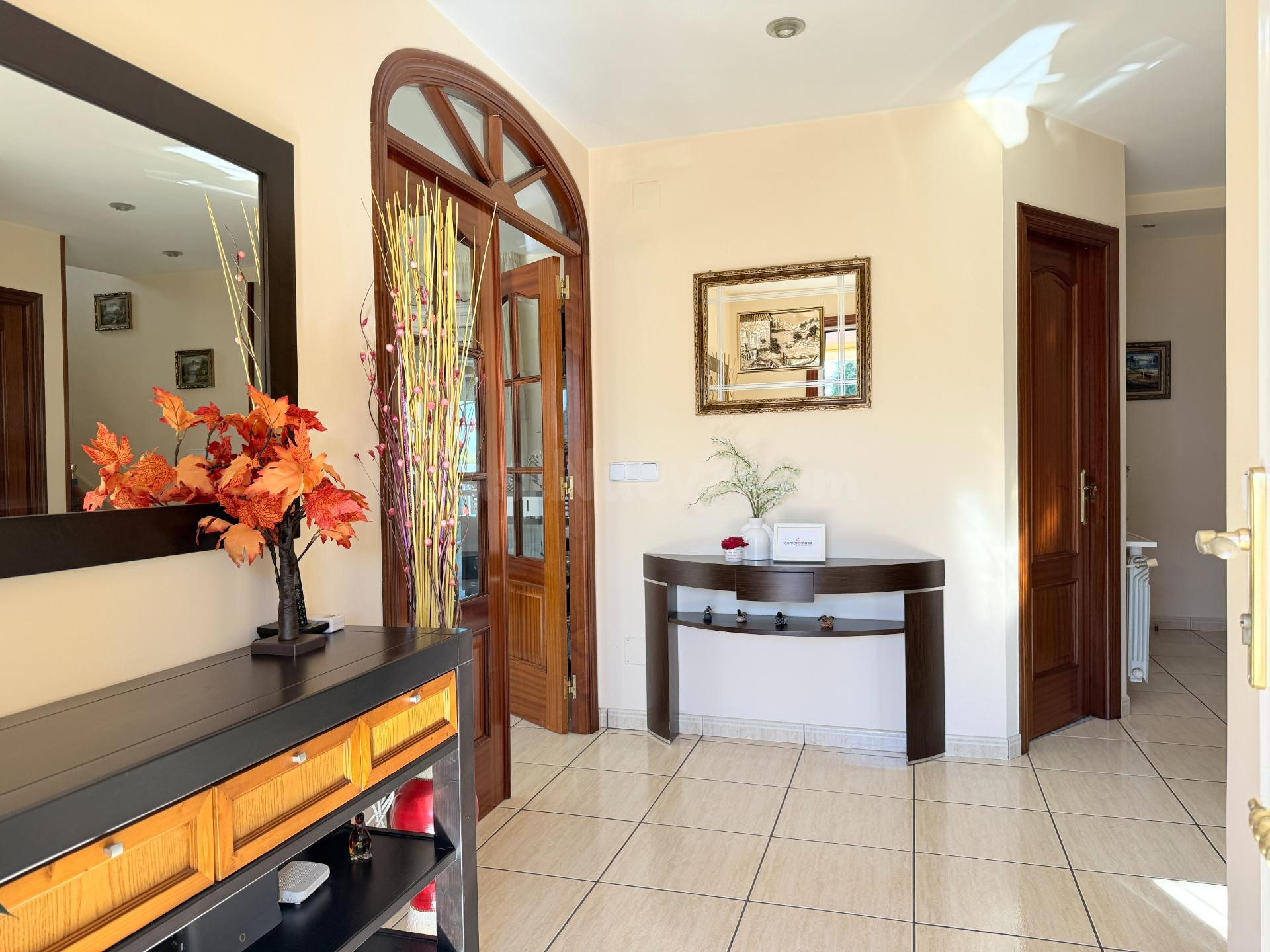 CASA CON CUATRO DORMITORIOS, TERRAZAS Y AMPLIO GARAJE EN OLE - foto 5