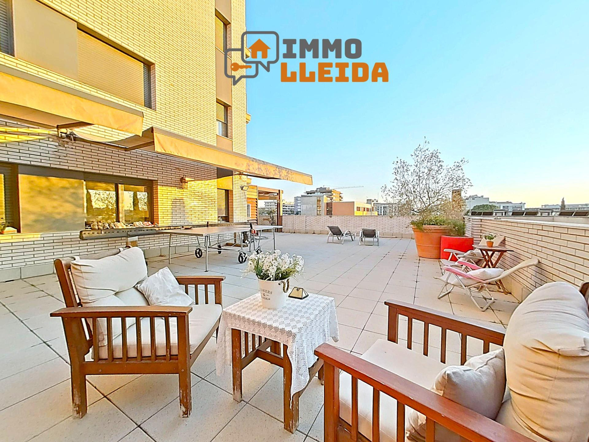 EXCLUSIVO Piso Parc de lAigua con gran terraza, parking y trastero - foto 2