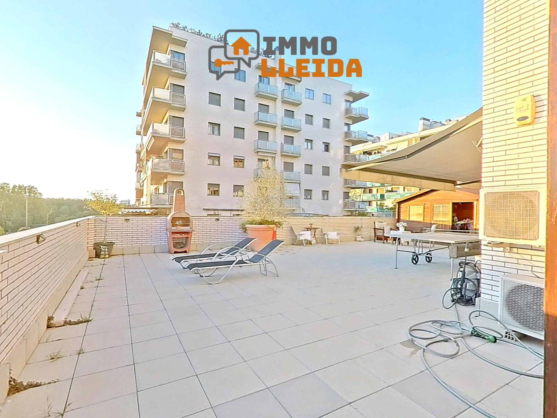 EXCLUSIVO Piso Parc de lAigua con gran terraza, parking y trastero - foto 3