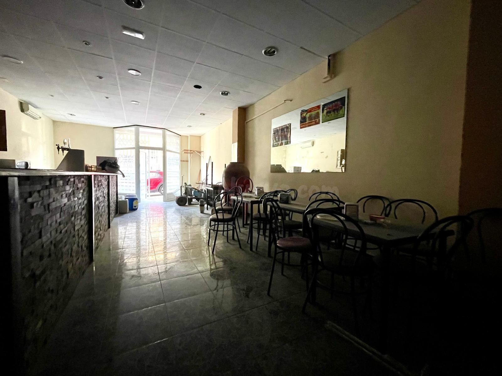 Excelente Oportunidad: Local Comercial en Águilas por solo €95,000